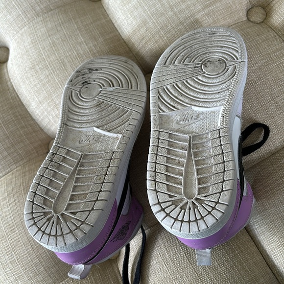 Jordan 1 Kids 13C Liliac Purple black swoosh NIKE - Picture 7 of 9